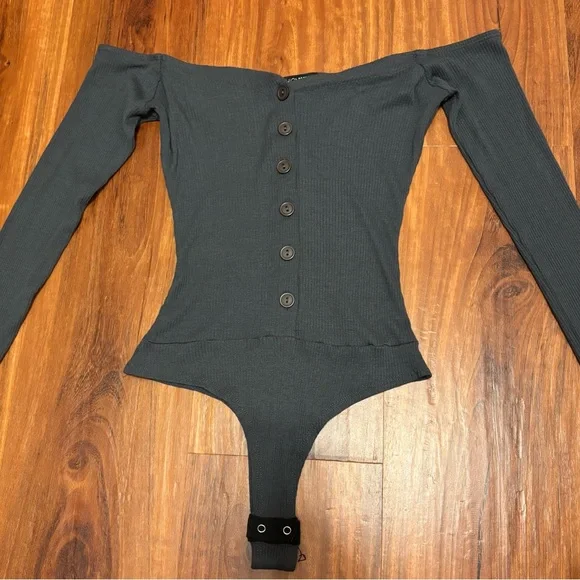 Fashion Nova Gray Off the Shoulder Ribbed Bodysuit - Picture 5 of 7
